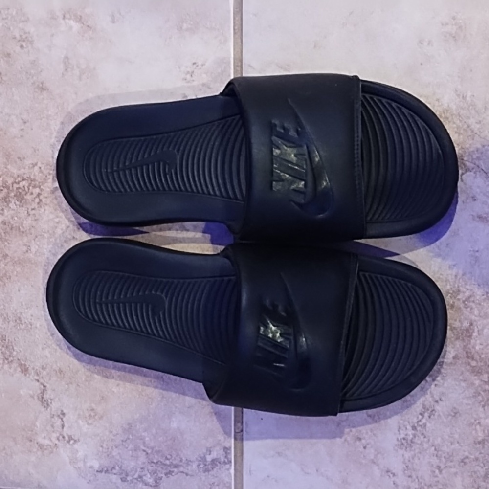 Nike slides